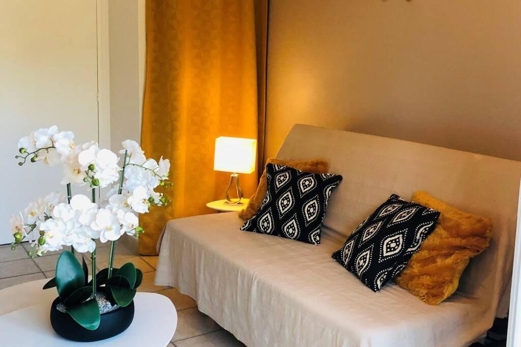 Studio Cabine Climatise 800 M De La Plage Et Des Commerces Bormes-les-Mimosas Exteriér fotografie